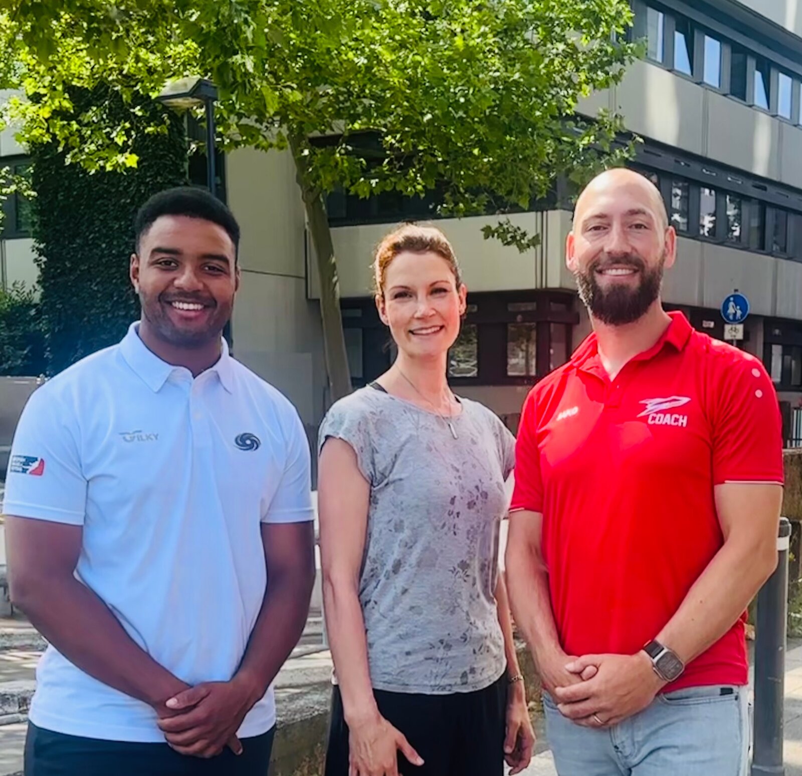Head-Coach Frank Grimm (rechts im Bild) und der Inside-Linebacker der Frankfurt Galaxy Daniel Josiah (links im Bild)